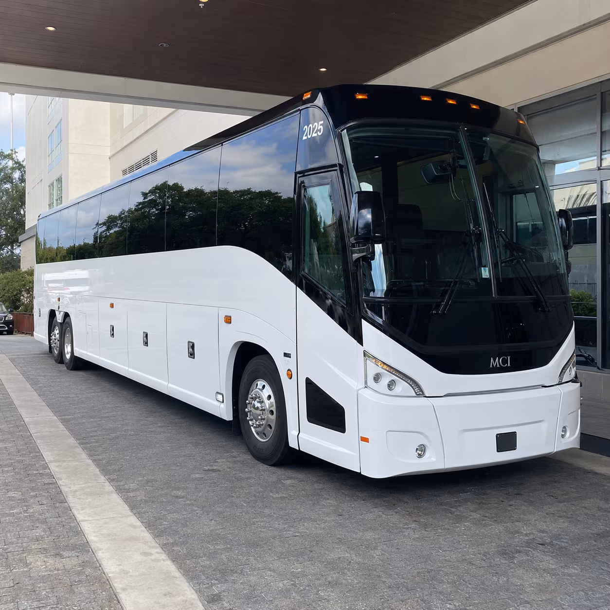 lincoln 54 passenger charter bus