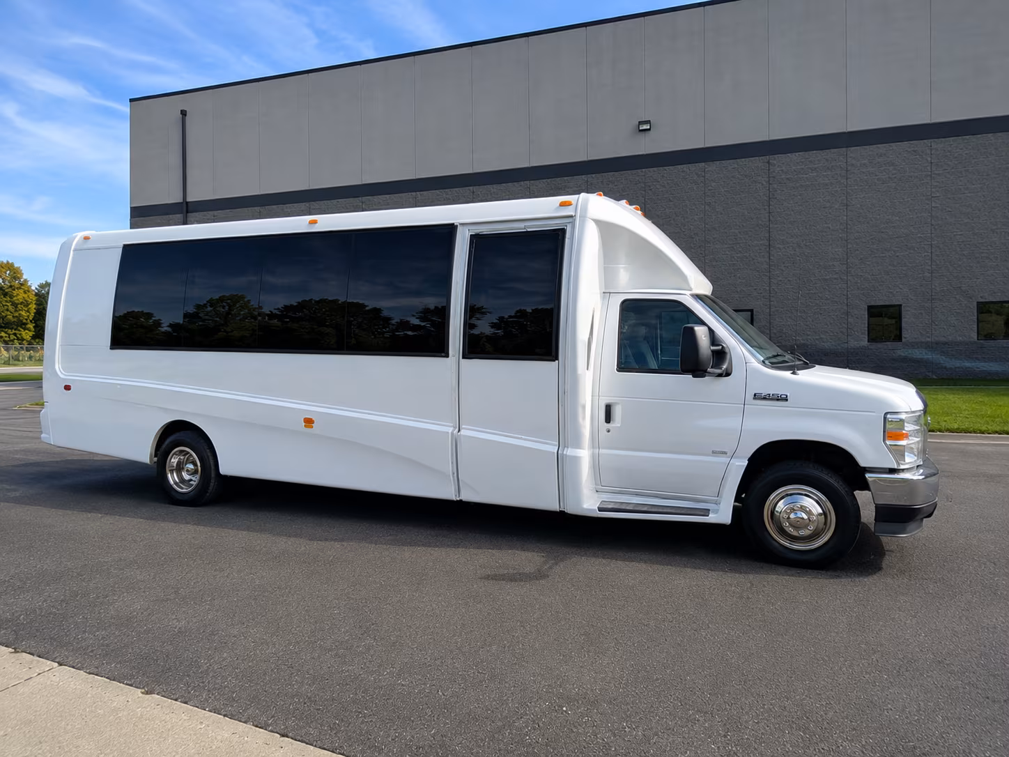 minibus rentals for executive teams and small corporate groups in lincoln