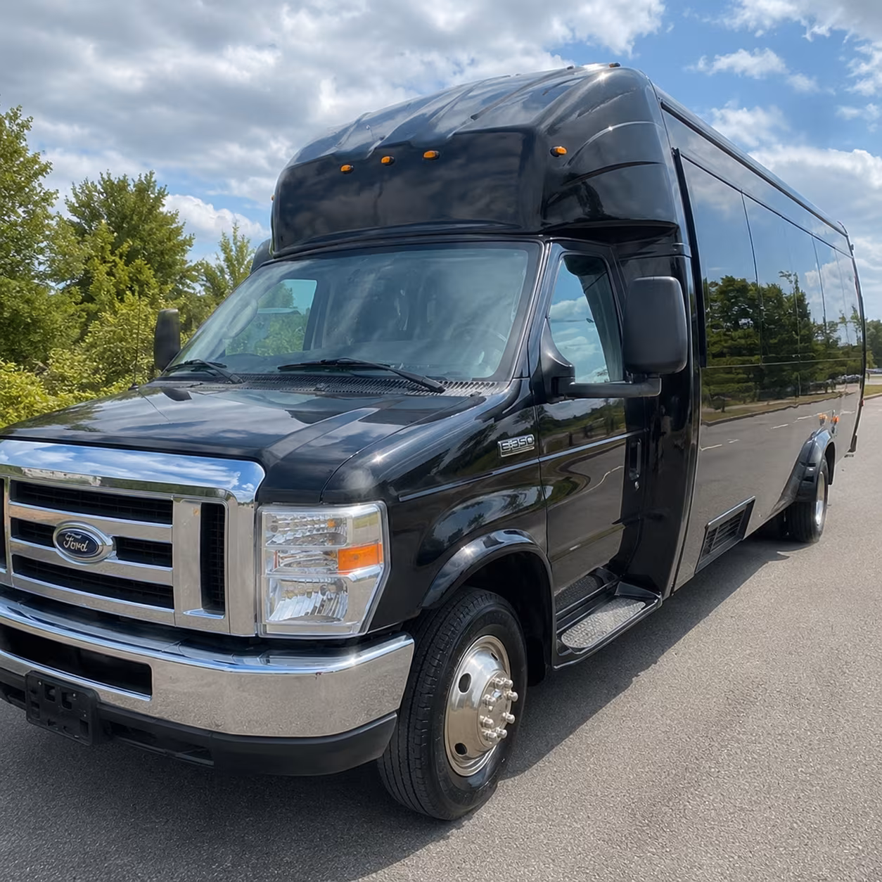 omaha to lincoln winery bus rentals for weekend groups
